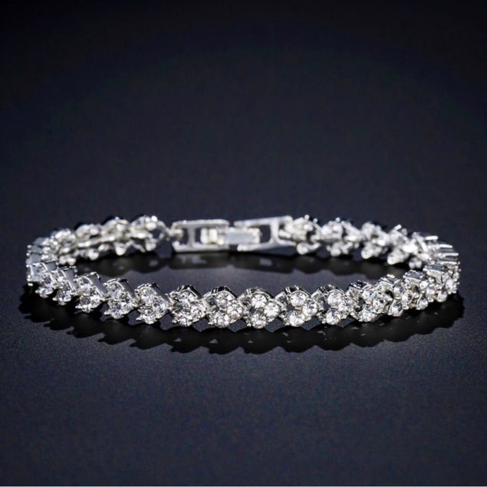 Shiny Silver Bracelet Simulator Diamond Hearts - Picture 2 of 2